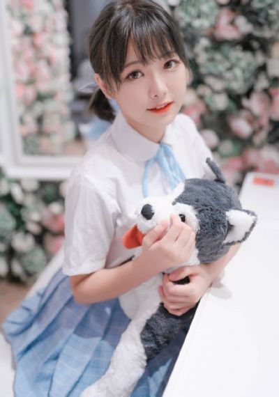 亲嘴一边揉一边往下摸全过程