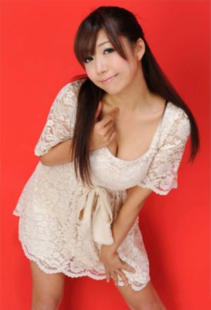 两乳房又高又大